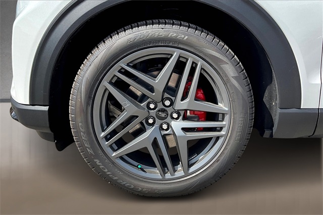 2025 Ford Explorer ST photo 12