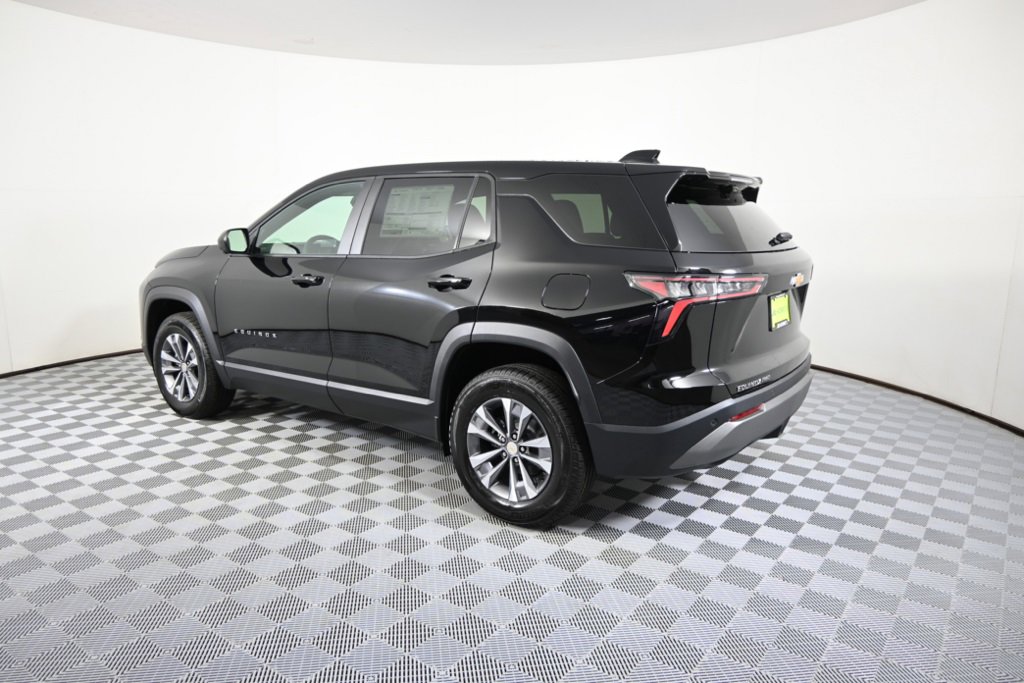 2026 Chevrolet Equinox LT photo 2