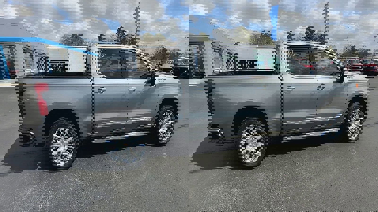 2025 Chevrolet Silverado 1500 High Country photo 8