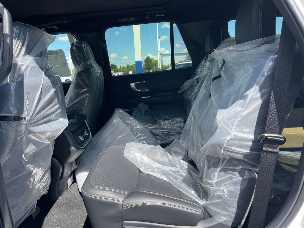 2025 Ford Expedition Platinum MAX photo 14