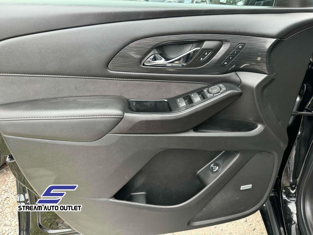 2023 Chevrolet Traverse High Country photo 11