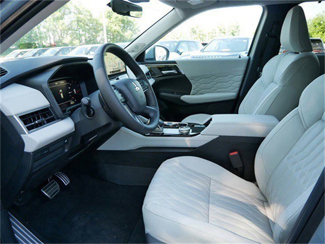 2025 Mitsubishi Outlander SEL photo 4