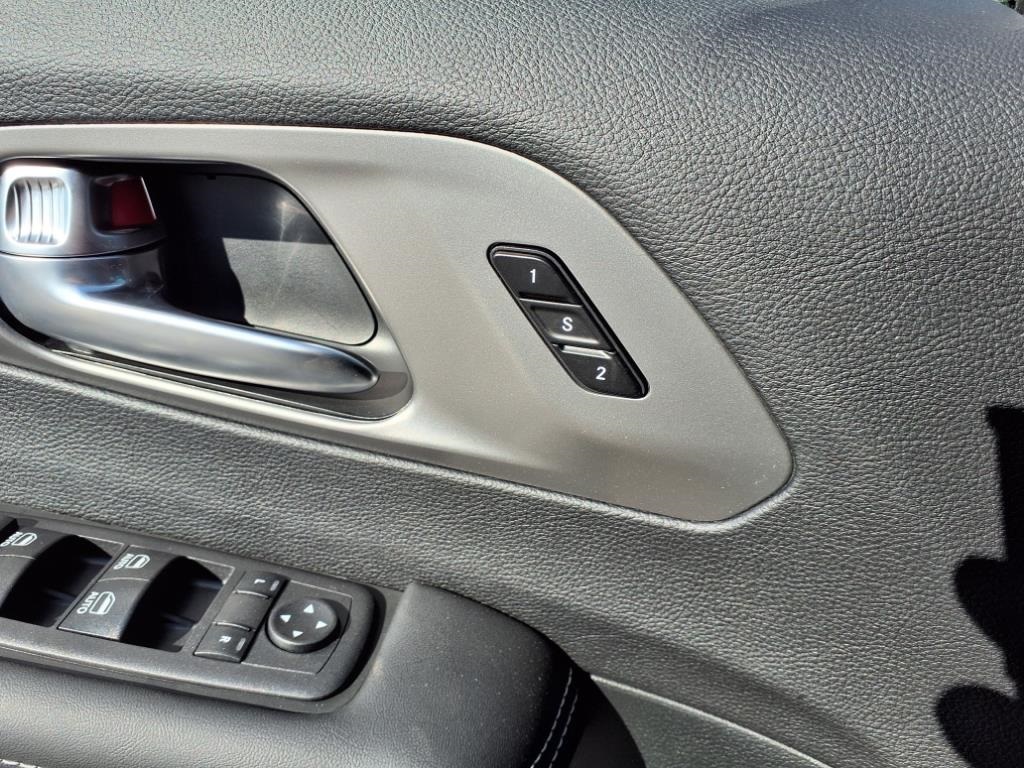 2026 Chrysler Pacifica photo 7