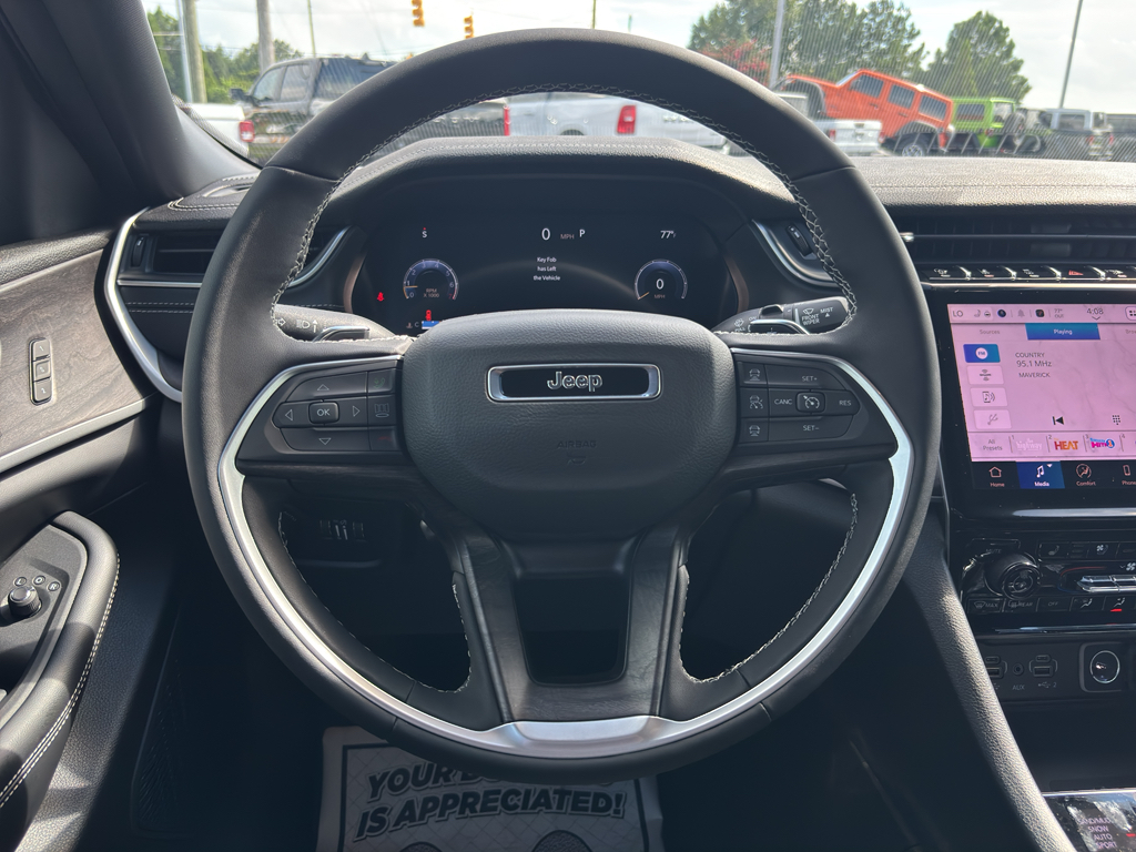 2025 Jeep Grand Cherokee Limited photo 39