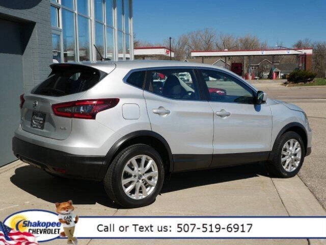2021 Nissan Rogue Sport S photo 2