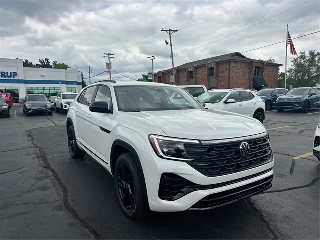 2025 Volkswagen Atlas Cross Sport SEL R-Line photo 6