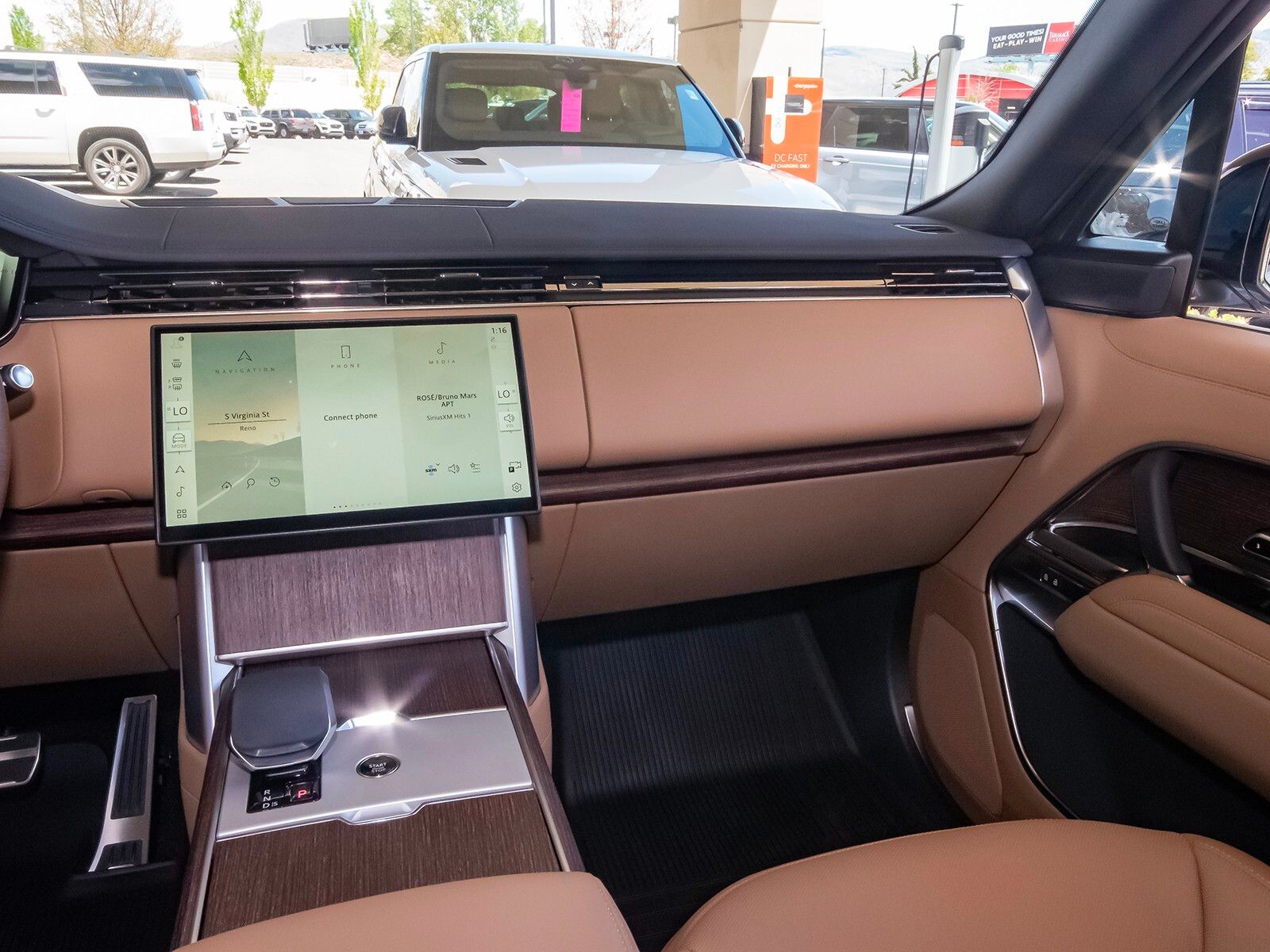 2025 Land Rover Range Rover SE photo 39