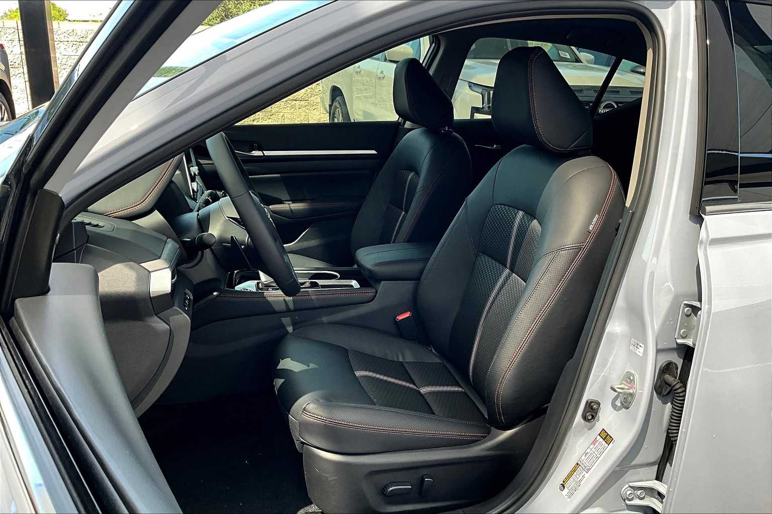 2025 Nissan Altima 2.5 SR photo 14
