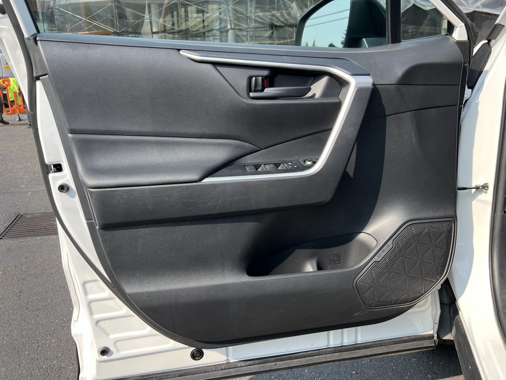 2021 Toyota RAV4 Hybrid LE photo 6