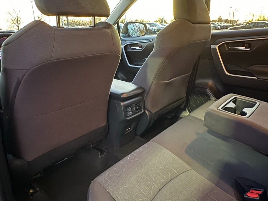 2021 Toyota RAV4 XLE photo 26
