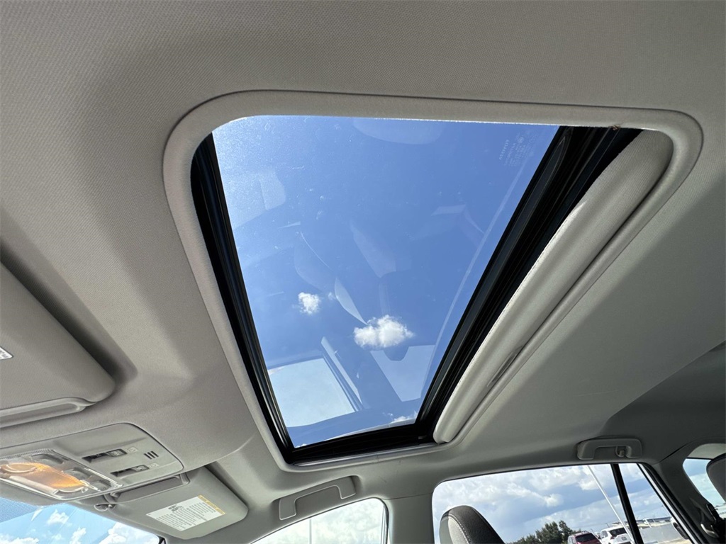 2015 Toyota RAV4 XLE photo 25