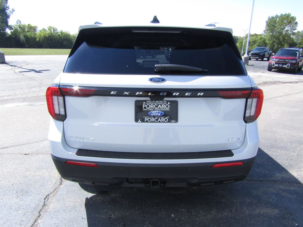 2025 Ford Explorer photo 4