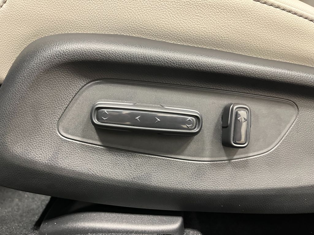 2026 Honda HR-V EX-L photo 13