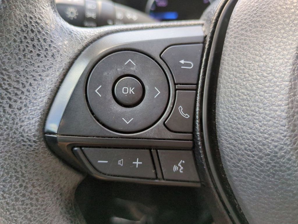 2021 Toyota RAV4 Hybrid XLE photo 30