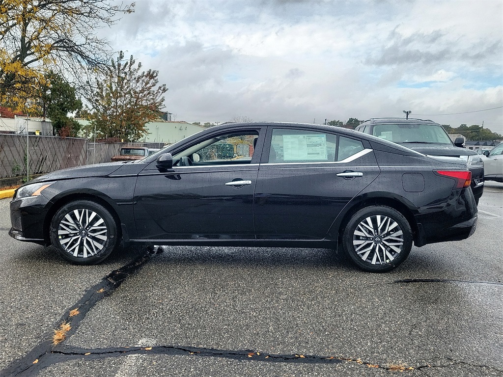 2025 Nissan Altima SV photo 3