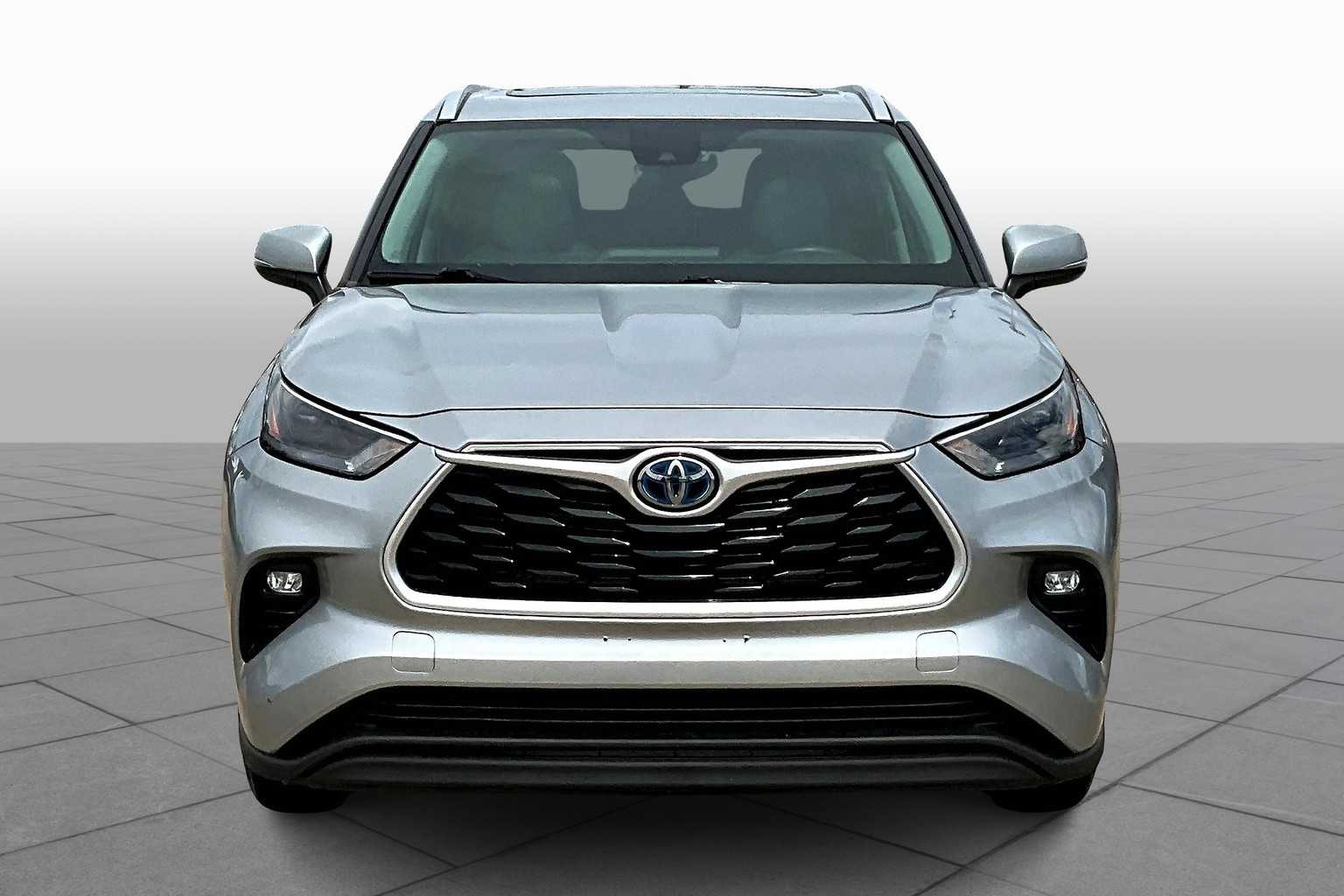 2022 Toyota Highlander Hybrid XLE photo 2