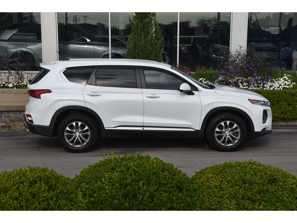 2020 Hyundai Santa Fe SE photo 3