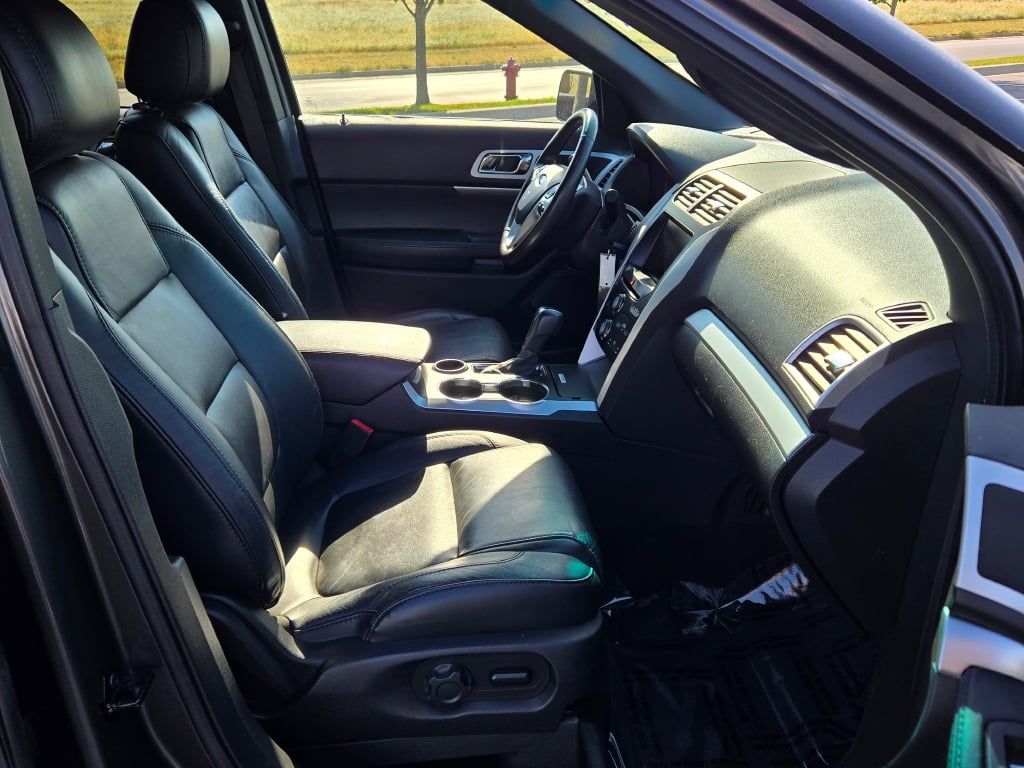 2015 Ford Explorer XLT photo 5
