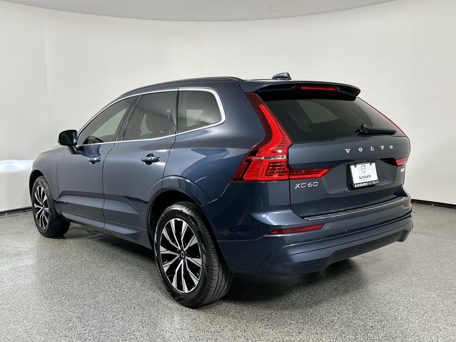 2023 Volvo XC60 B5 Core photo 6