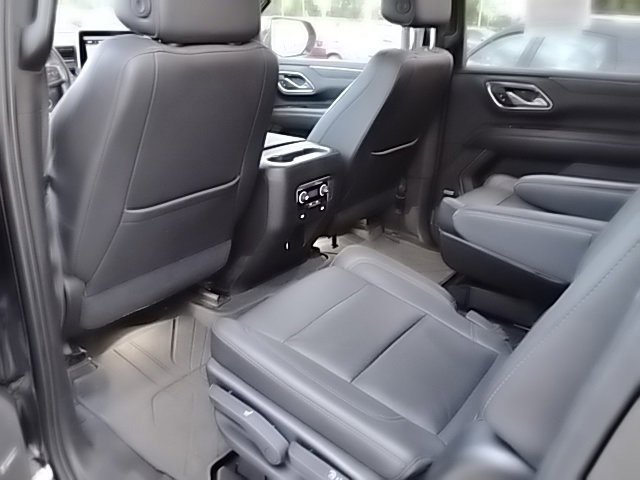 2021 Chevrolet Suburban LT photo 9