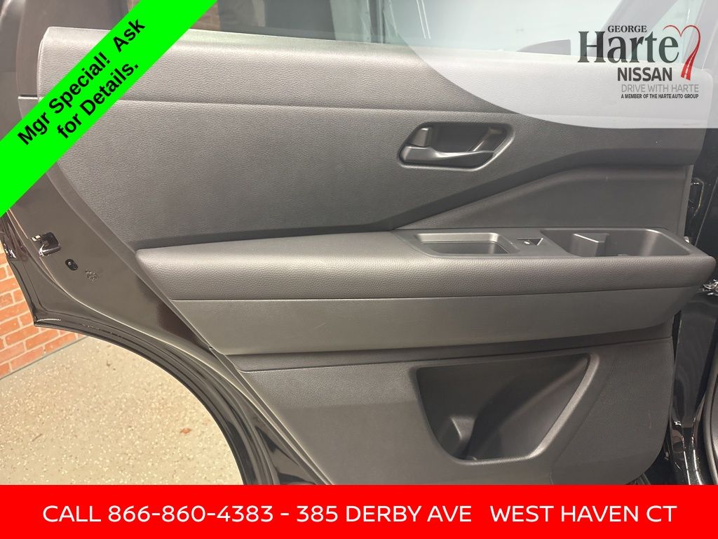 2024 Nissan Pathfinder S photo 21