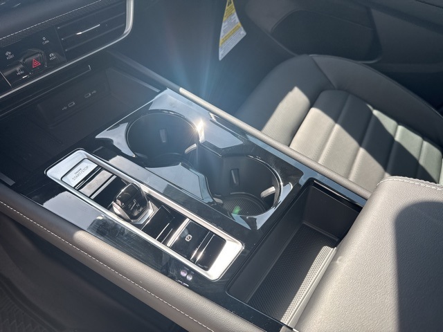 2025 Volkswagen Atlas SEL photo 23