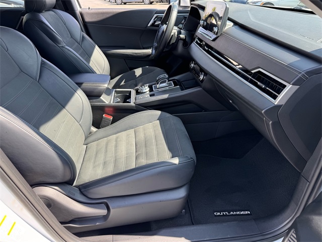 2024 Mitsubishi Outlander SE photo 15