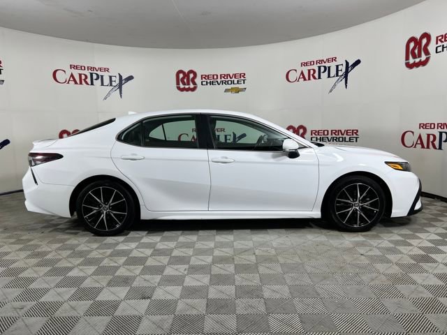 2024 Toyota Camry SE photo 7