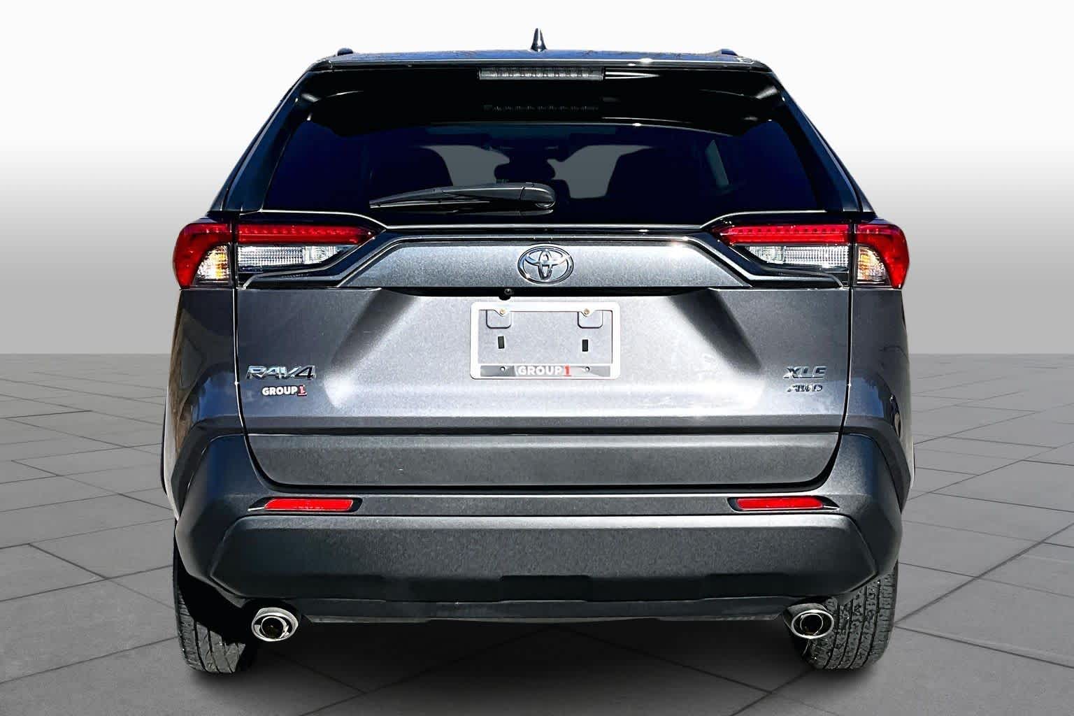 2024 Toyota RAV4 XLE photo 3