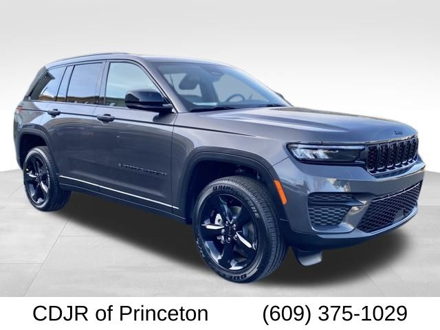 2025 Jeep Grand Cherokee Altitude's photo