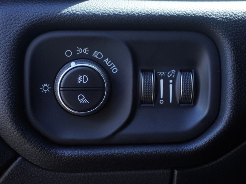 New 2026 Granite Crystal Metallic Clear-Coat Exterior Paint RAM Laramie Night Edition image 12