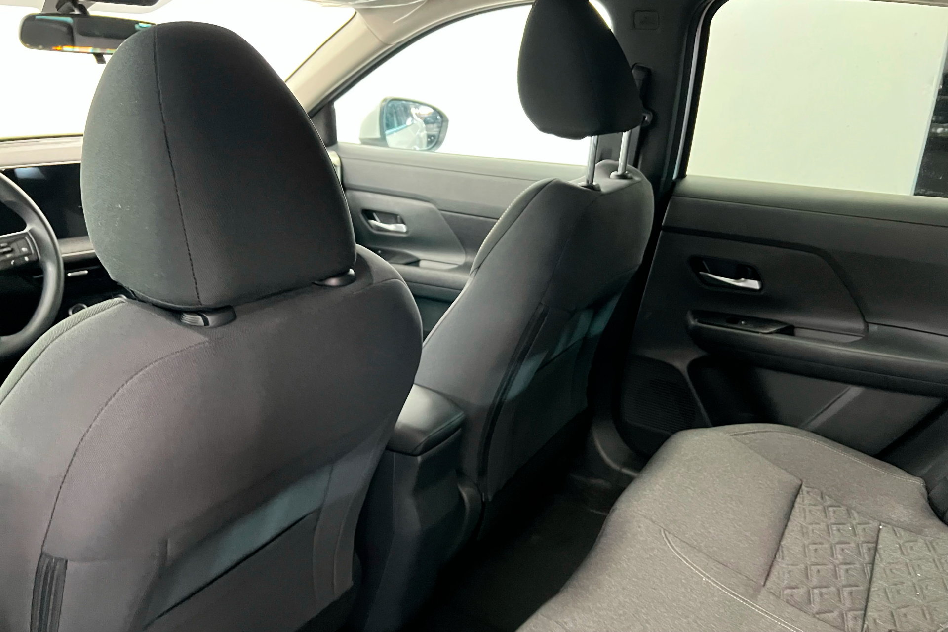 2025 Nissan Kicks SV photo 18