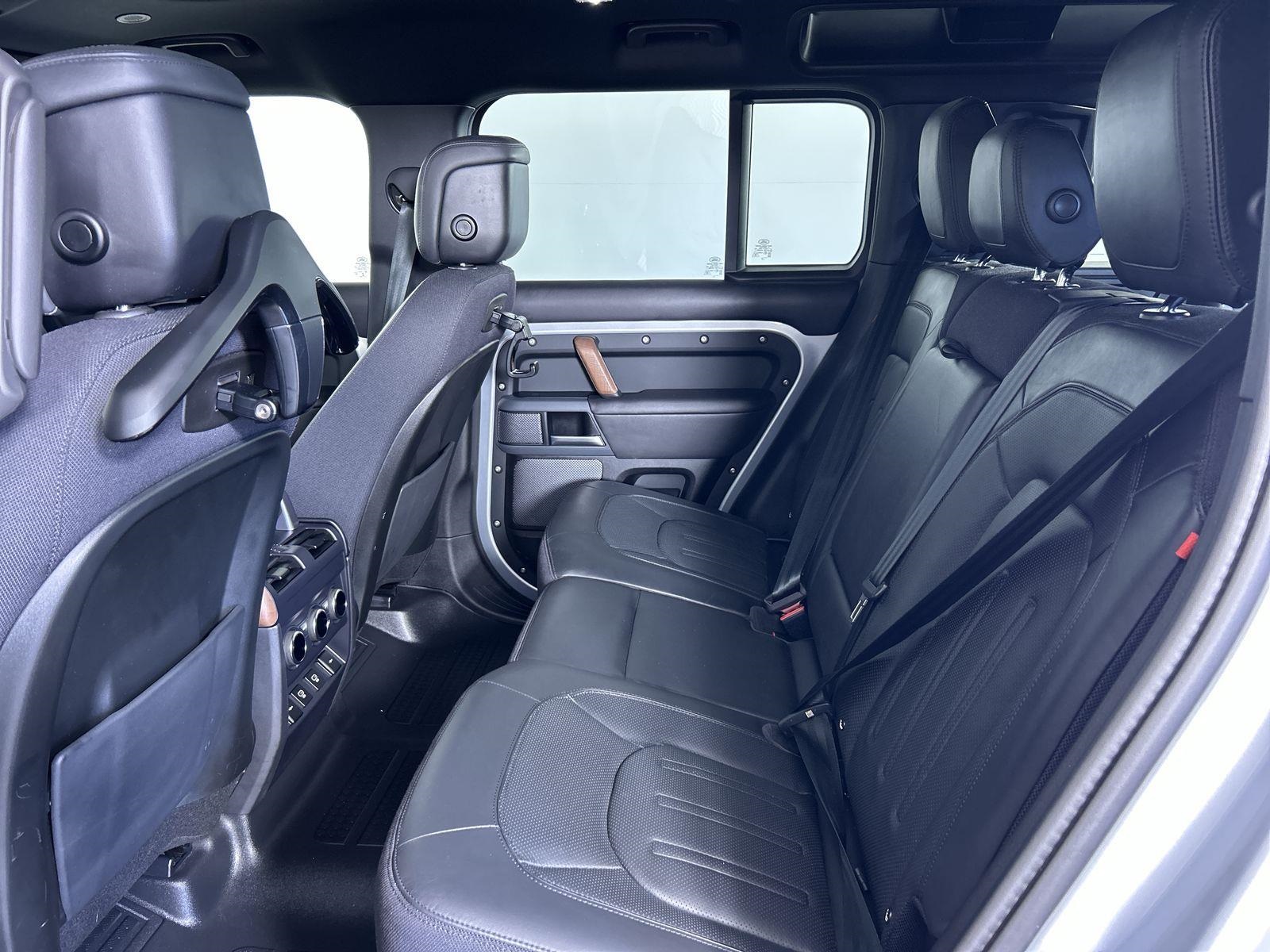 2021 Land Rover Defender 110 photo 26