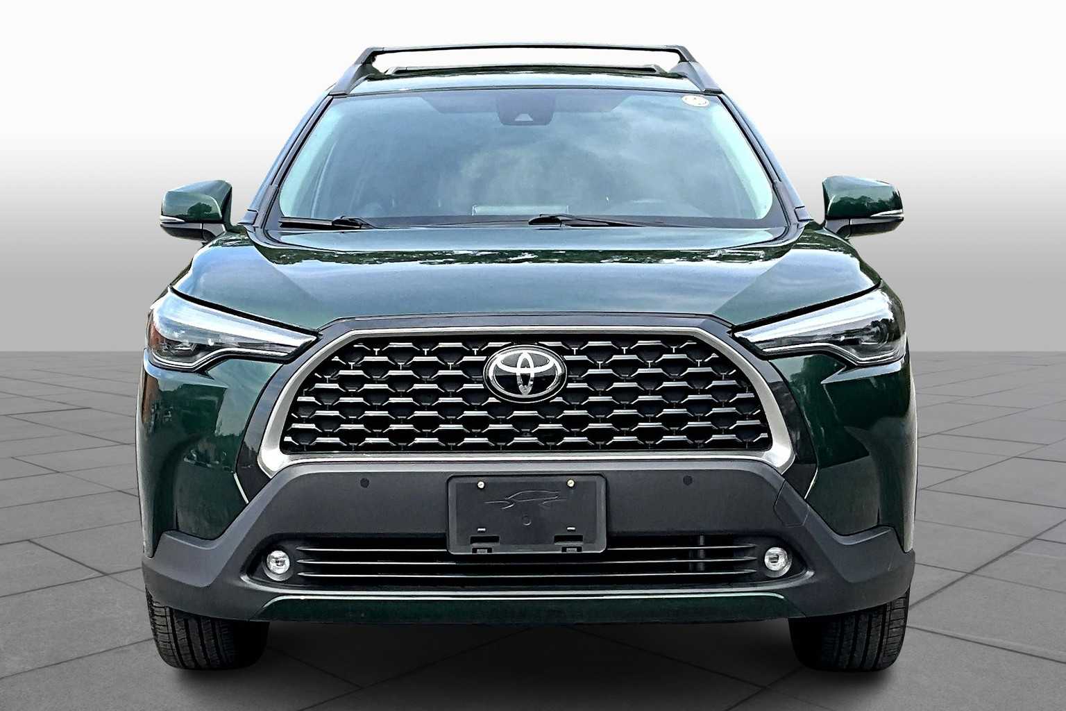 2022 Toyota Corolla Cross XLE photo 3