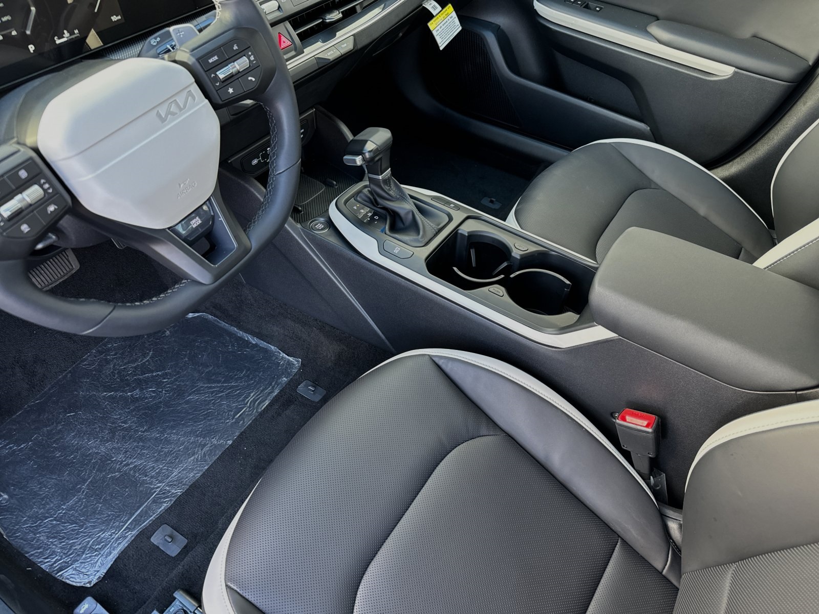 2025 Kia K4 GT-Line photo 9