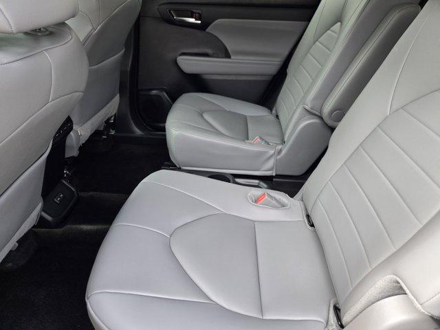 2024 Toyota Highlander XLE photo 19