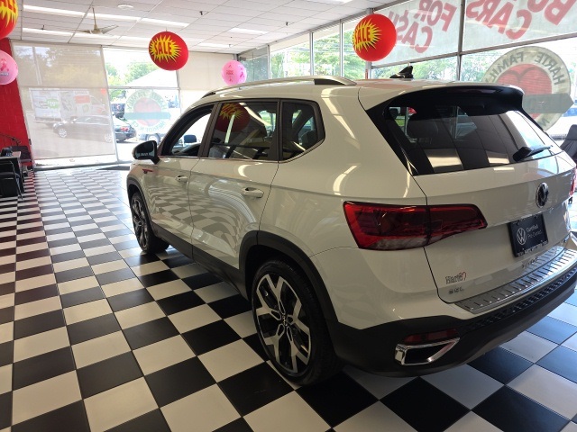 2023 Volkswagen Taos SEL photo 8