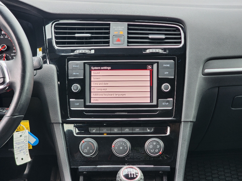 2018 Volkswagen Golf GTI S photo 3
