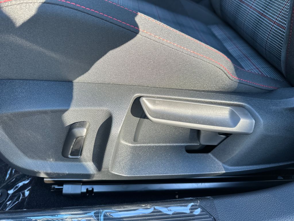 2026 Volkswagen Golf GTI S photo 4