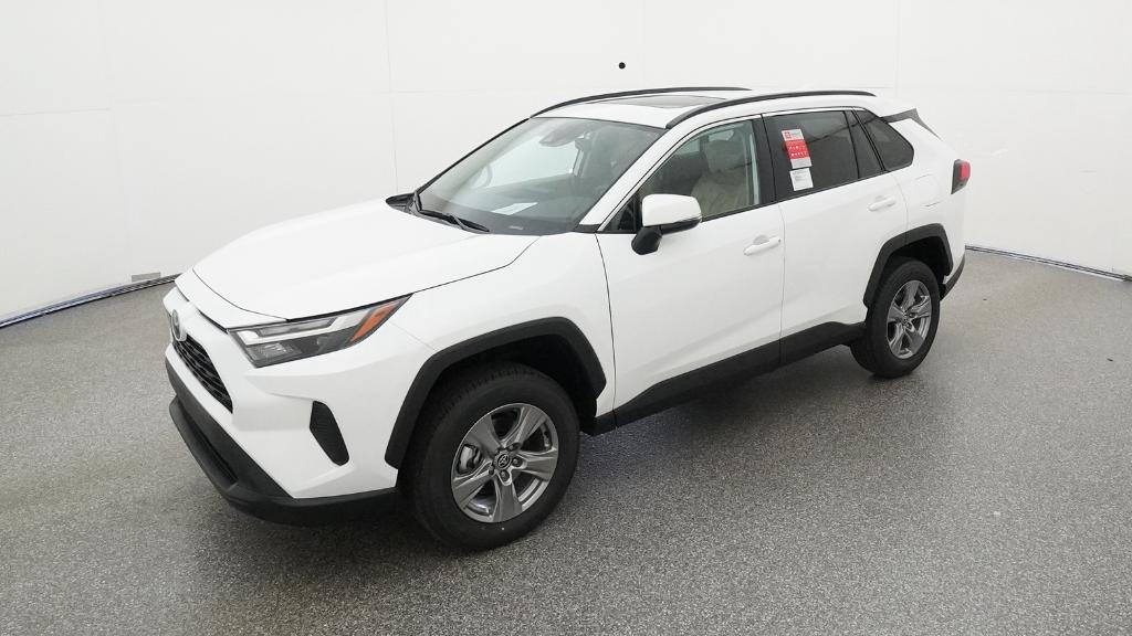 2025 Toyota RAV4 XLE's photo