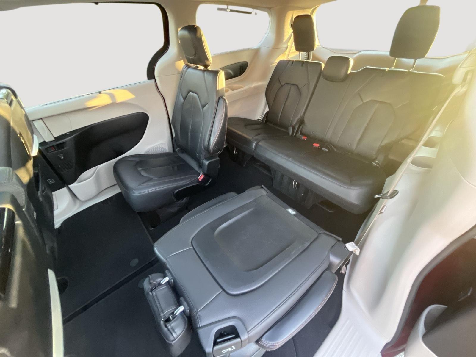 2017 Chrysler Pacifica Touring Plus photo 13