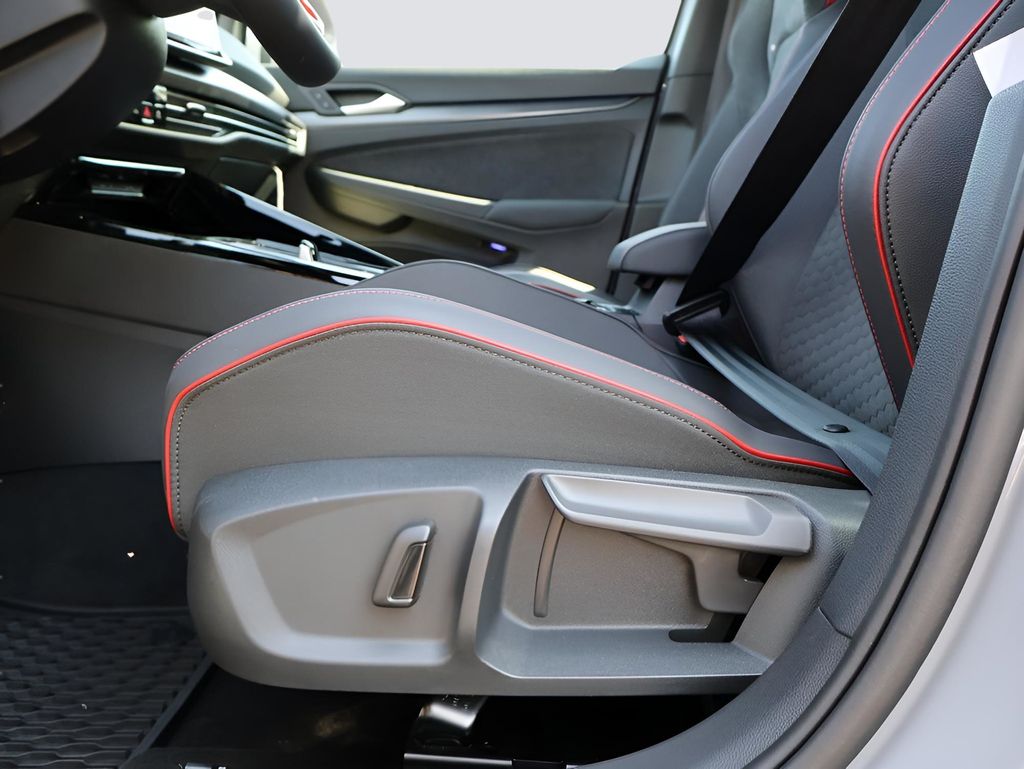 2025 Volkswagen Golf GTI SE photo 33