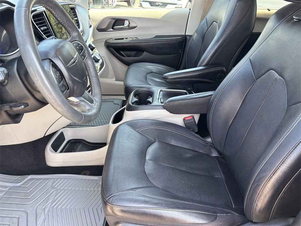 2022 Chrysler Pacifica Touring L photo 14