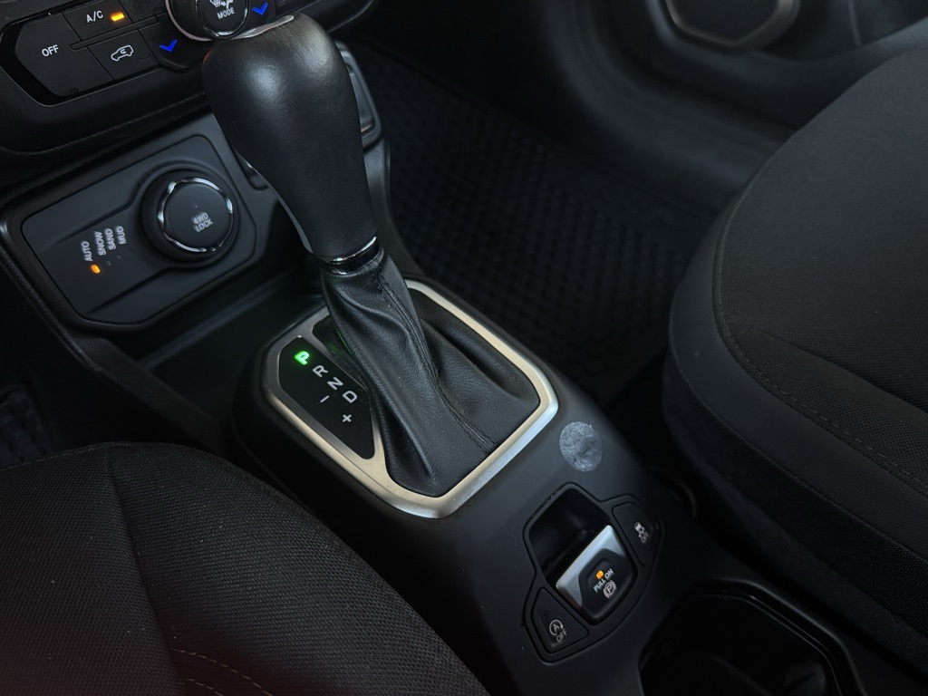 2023 Jeep Renegade Latitude Upland photo 29