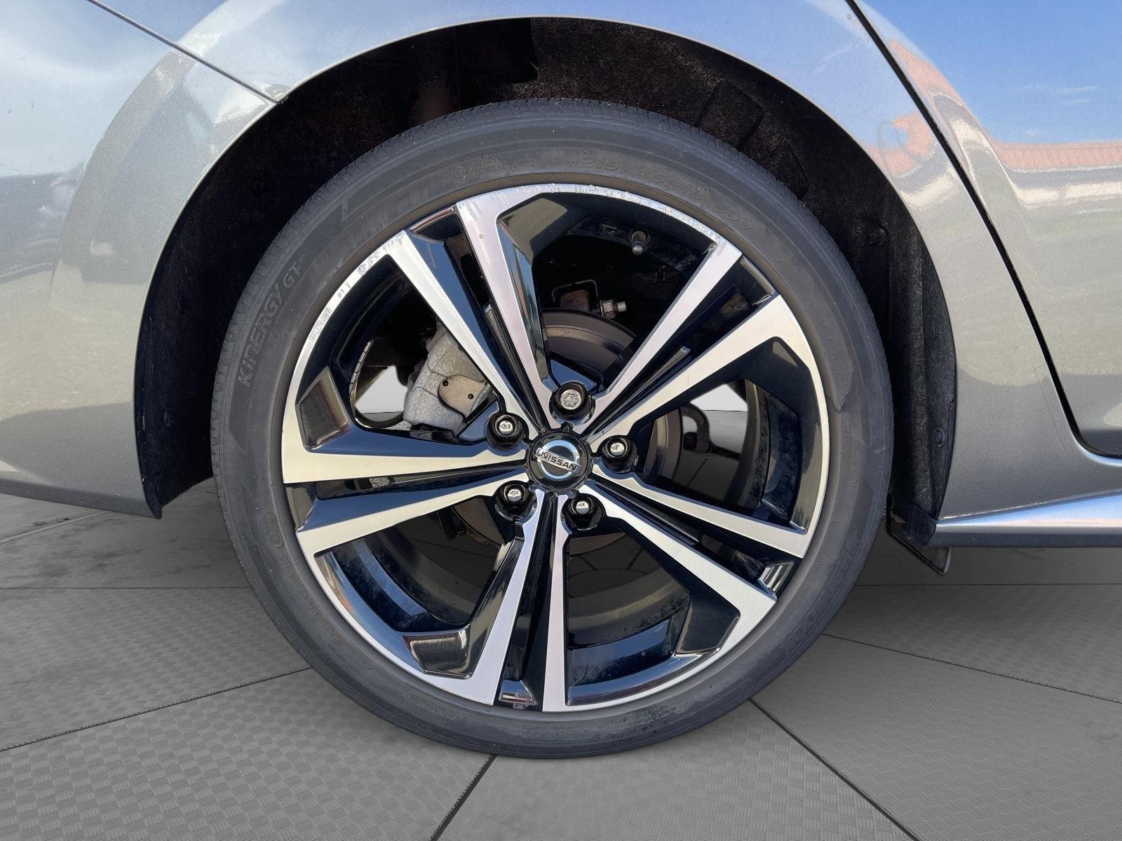 2021 Nissan Sentra SR photo 19