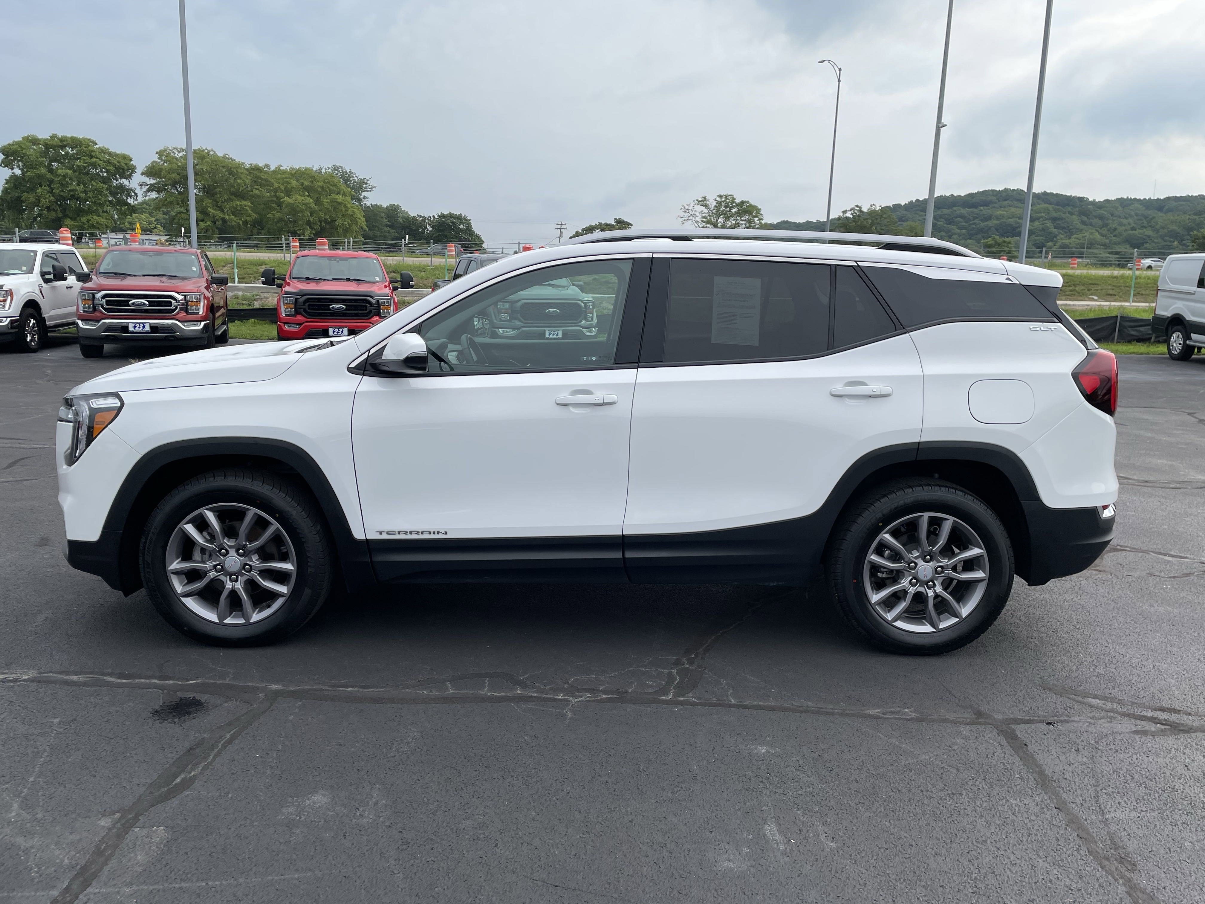 2023 Gmc Terrain SLT photo 2
