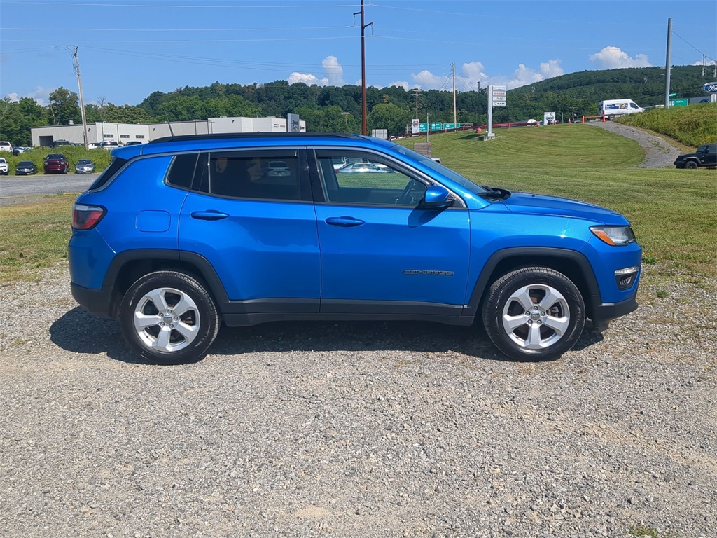 2019 Jeep Compass Latitude photo 2