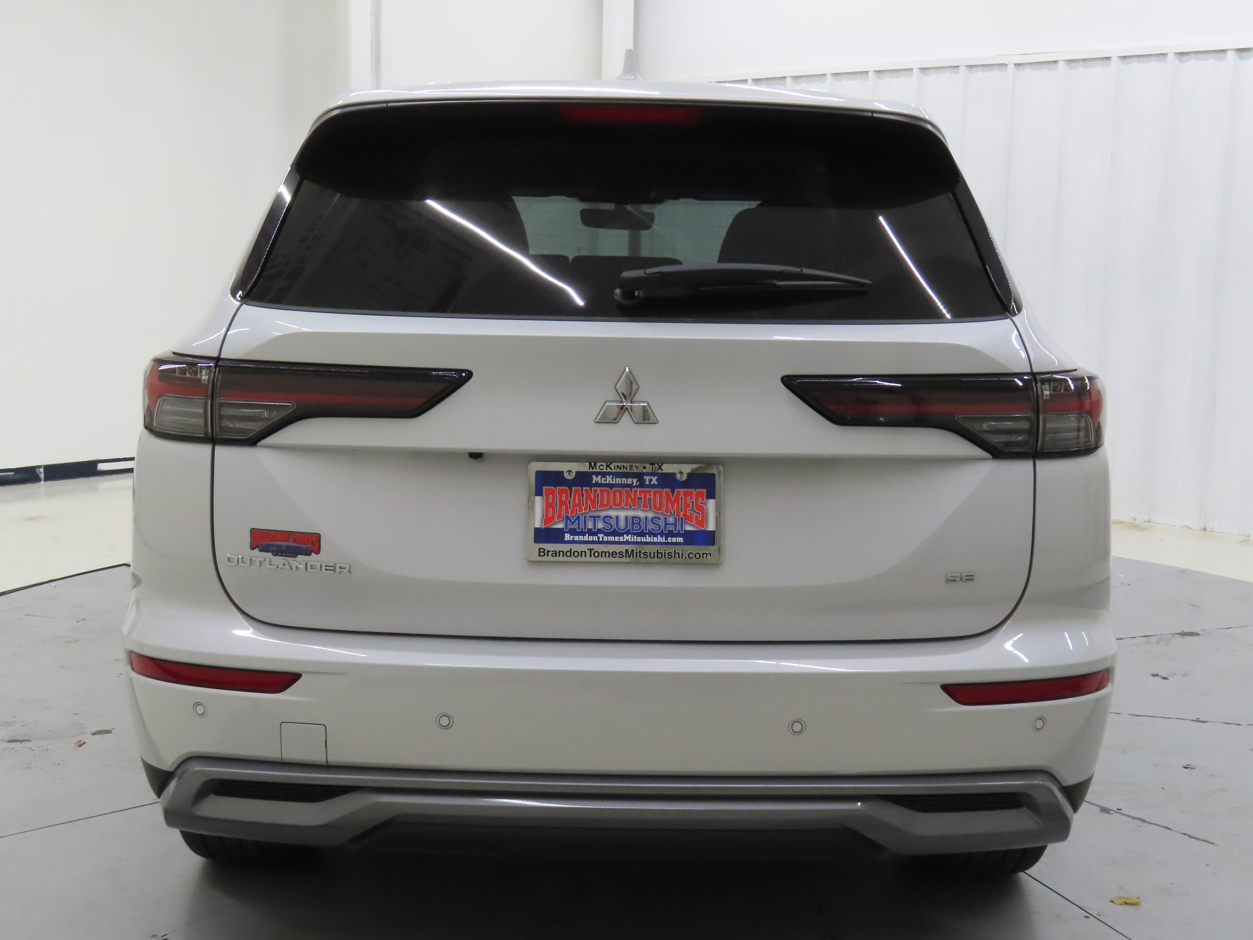 2025 Mitsubishi Outlander SE photo 3