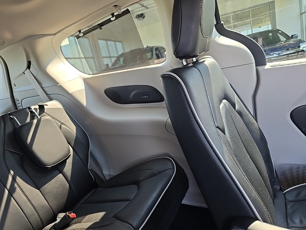 2022 Chrysler Pacifica Limited photo 22