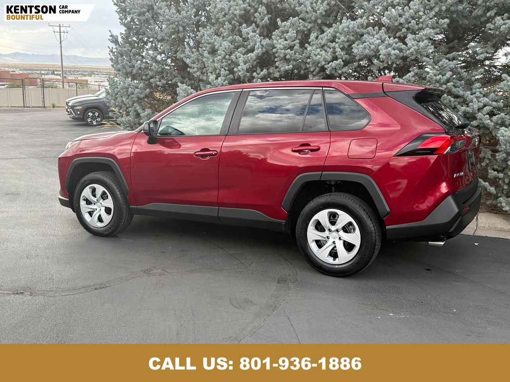 2024 Toyota RAV4 LE photo 5